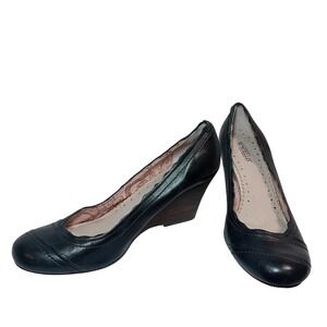 Seychelles Women's Black Leather Wedge Heel Shoes Pumps Size 8.5 Almond Toe Cute
